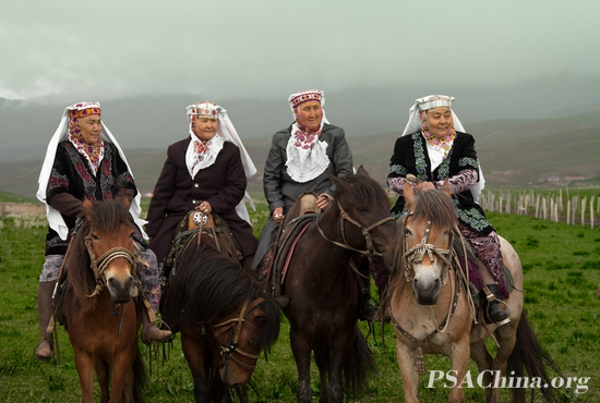 04.˴Ʒĸ()Grandmothers.jpg