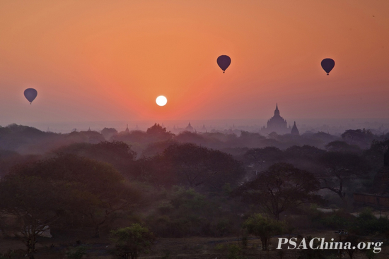 18.ƷɹѸʡflying over Bagan.jpg