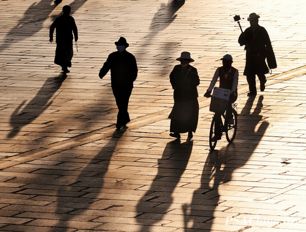 05.ƷͷThe streets in Lhasa.jpg