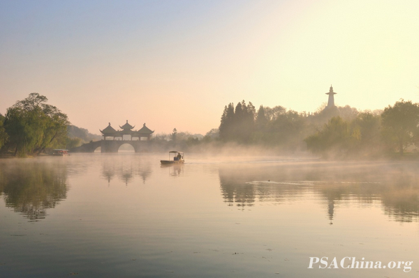 06.˽ƷSlender West Lake morning fog.jpg