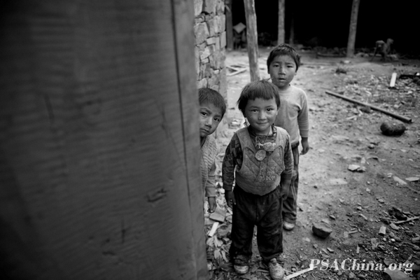 05.Ʒضͯ1Kids in the Village1.jpg