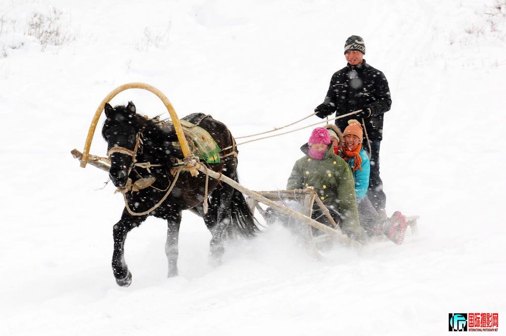 ѧ·(On the way to schoo).jpg
